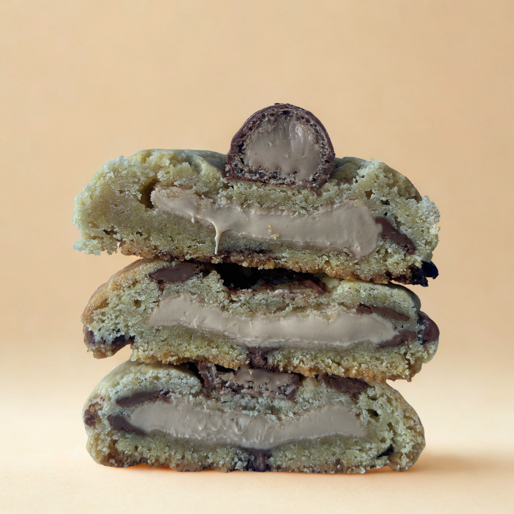 cookie bueno avec des pépites de chocolat et un coeur crémeux au bueno
